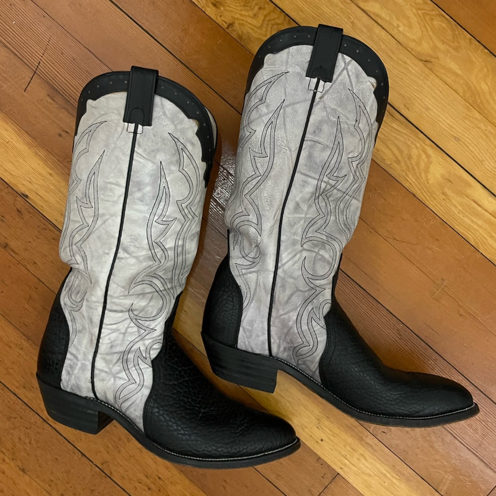 Brahma Black and White Boots